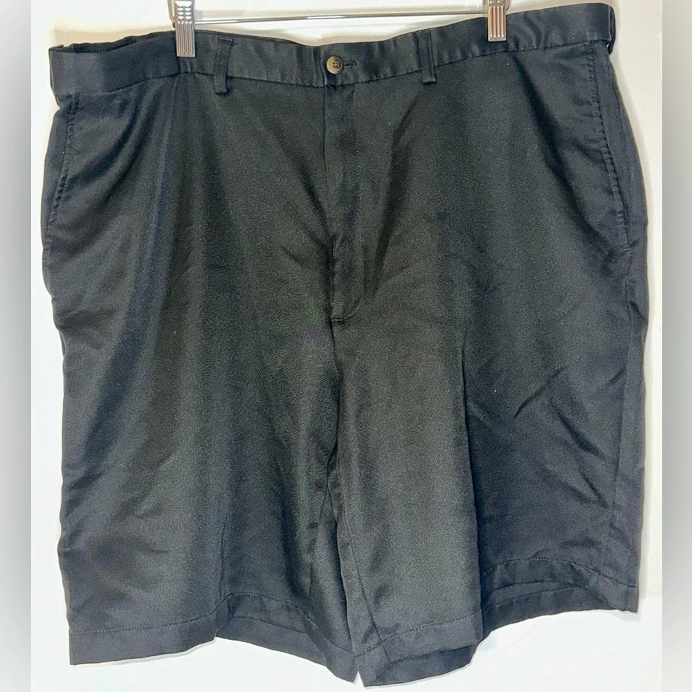 Haggar Men’s Classic Fit Expandable Waist Short Black Sz 42